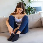 10 Formas Efectivas de Aliviar el Dolor de Pies: ¡Despídete de las Molestias!