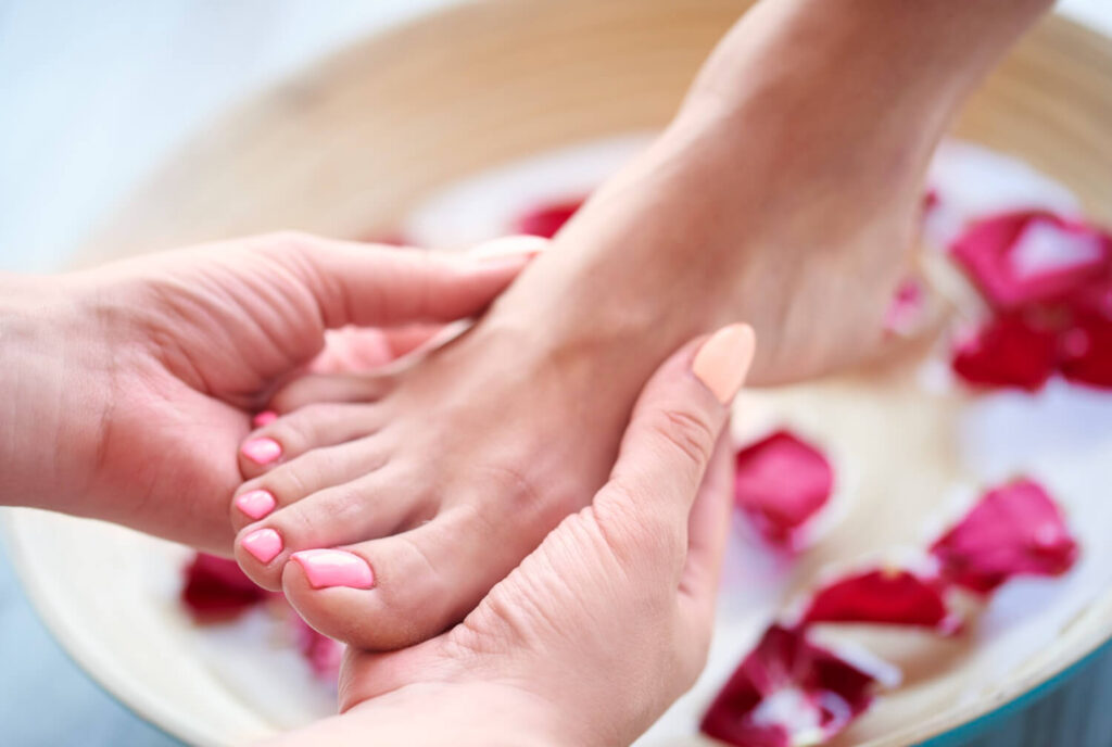 Cómo Cuidar Tus Pies en Casa: Guía Completa para un Pedicure Perfecto