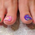 Pedicura con Colores Vibrantes