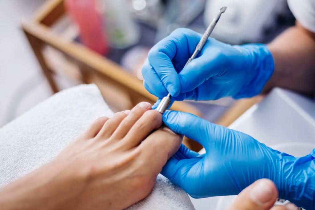 ¿Dolor en los pies? Descubre cuándo necesitas un podólogo