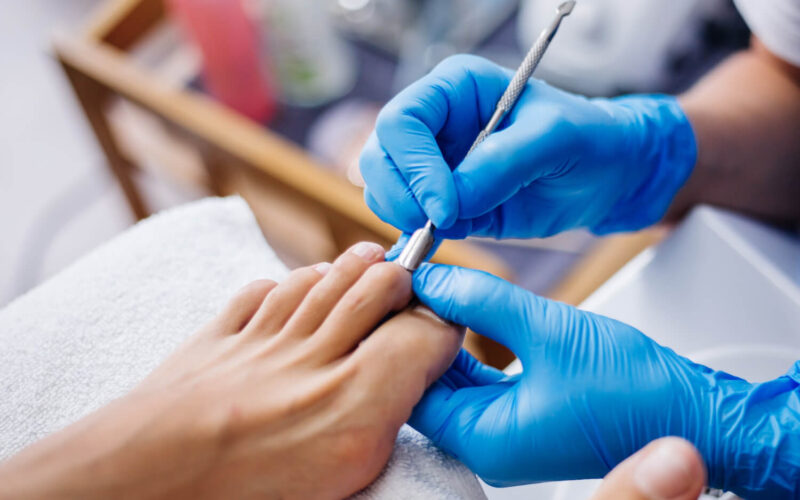 ¿Dolor en los pies? Descubre cuándo necesitas un podólogo