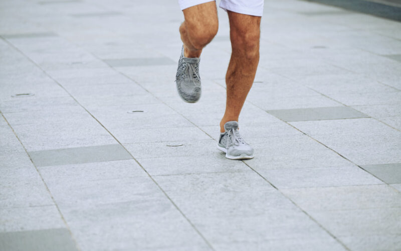 ¿Dolor de Pies al Correr? Causas Comunes y Cómo Solucionarlas