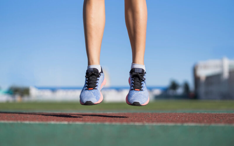 Trucos Caseros para Relajar los Pies Cansados Después de un Entrenamiento