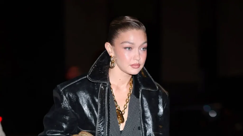Gigi Hadid Sorprende con un Radiante Cambio de Look: Cabello Negro y Corte Bob