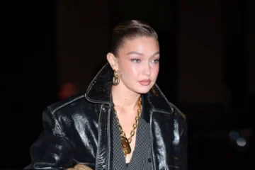 Gigi Hadid Sorprende con un Radiante Cambio de Look: Cabello Negro y Corte Bob